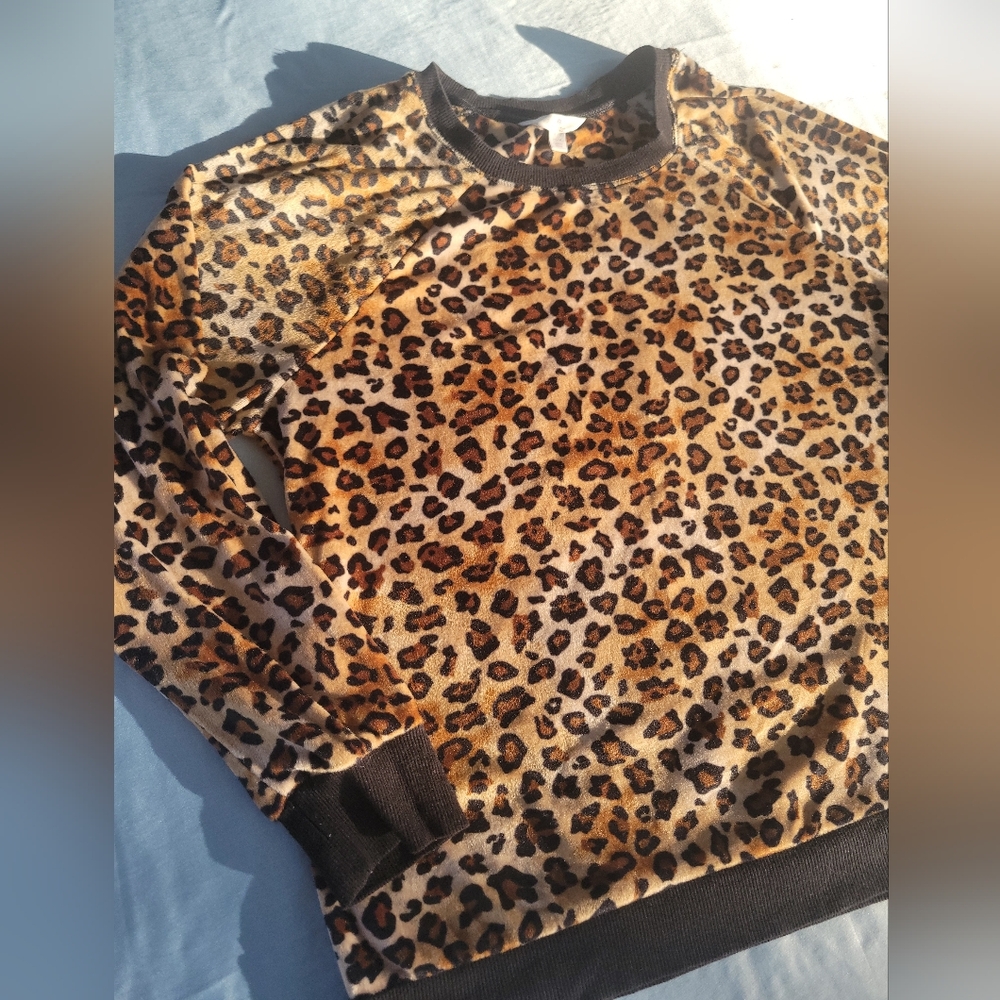 Secret Treasures Leopard Cheetah Print Soft Plush Long Sleeve Large